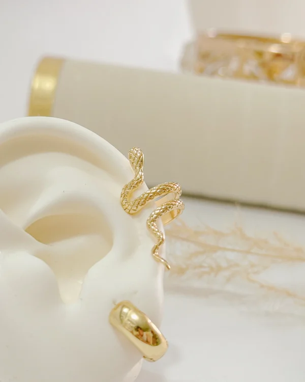 9e770e36b4ccd8aea9406599a9b5e8cb_photo-1.webp Snake Earcuff