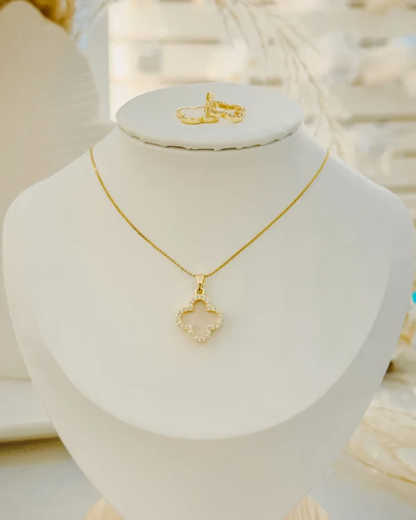 ccdf68a4d648ba06b48efd940251196f_photo.webp Lux Clover Blanco